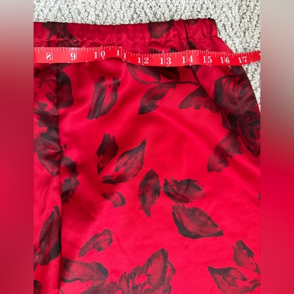 NWT Natori Pajama Pants Silky Red Black Floral Size Small - Picture 4 of 6